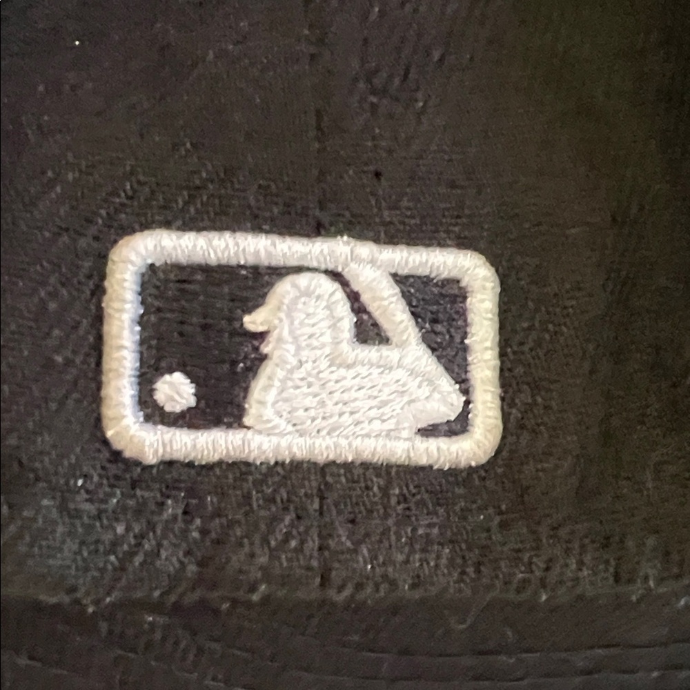 New Era Black Cap with White Embroidery - Picture 3 of 7